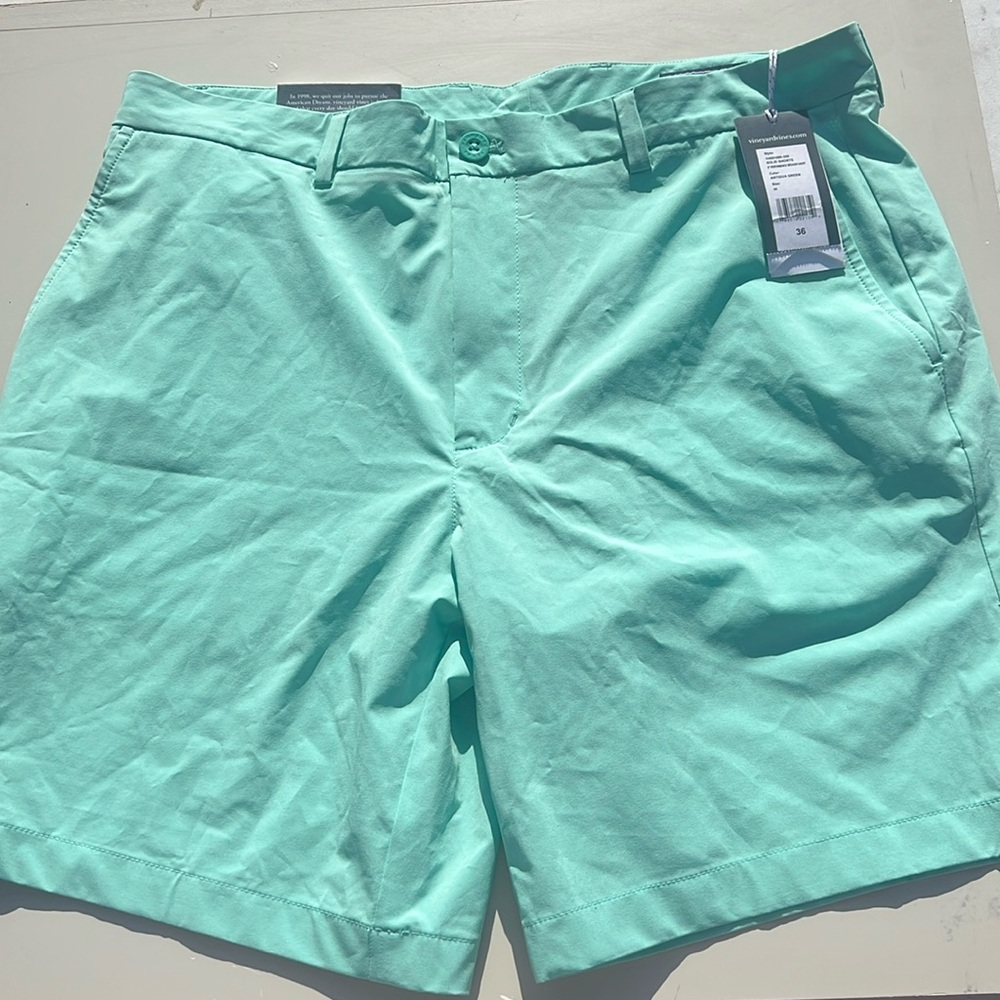 Vineyard vines performance shorts size 36